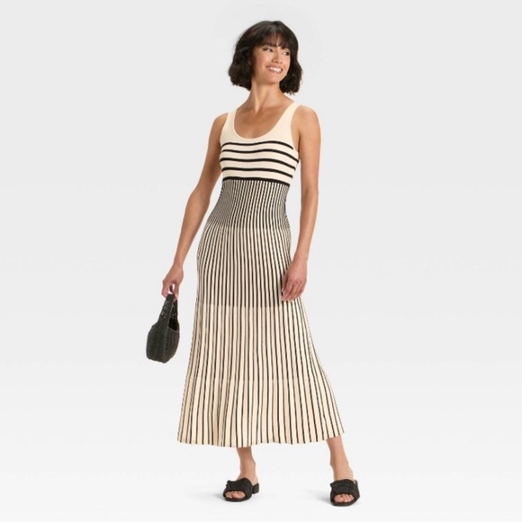 🎁New Maxi Stripped Dress - New🎁 - Picture 3 of 10